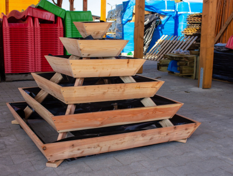 Kwietnik | Piramida 120 x 120 x 87 modrzew Kwietnik | Piramida 120 x 120 x 87 modrzew