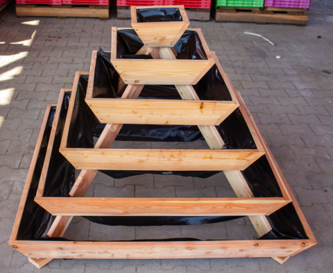 Kwietnik | Piramida 120 x 120 x 87 modrzew Kwietnik | Piramida 120 x 120 x 87 modrzew